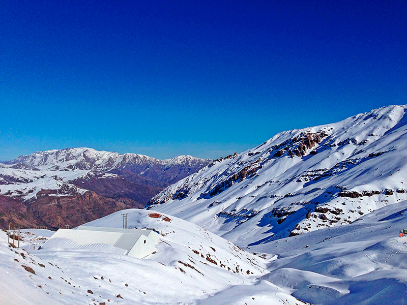 Roteiro de viagem para o Chile: Santiago fica localizada perto da Cordilheira dos Andes
