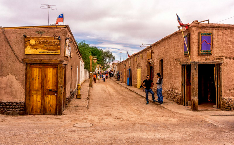 O turismo no deserto do Atacama: Próximo à São Pedro do Atacama podemos conhecer o Valle de la Muerte e o Valle de La Luna