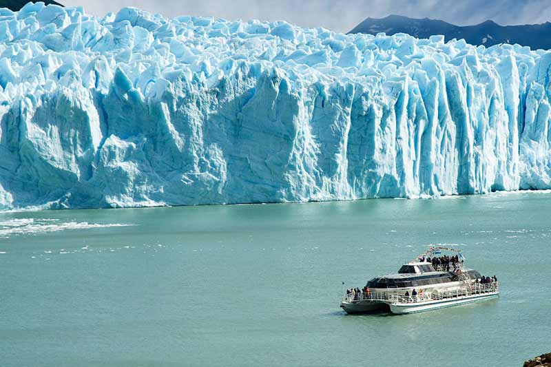 Navegar pelo Lago Argentino é incrível para observar o Perito Moreno